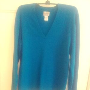 Chicos green v neck sweater size 2 long sleeves pre owned great condition